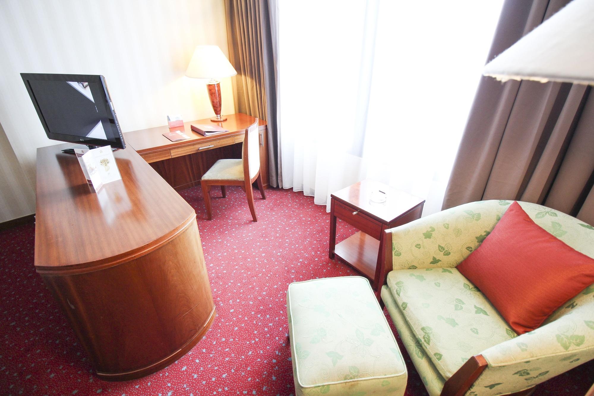 ג'קרטה Redtop Hotel & Convention Center מראה חיצוני תמונה