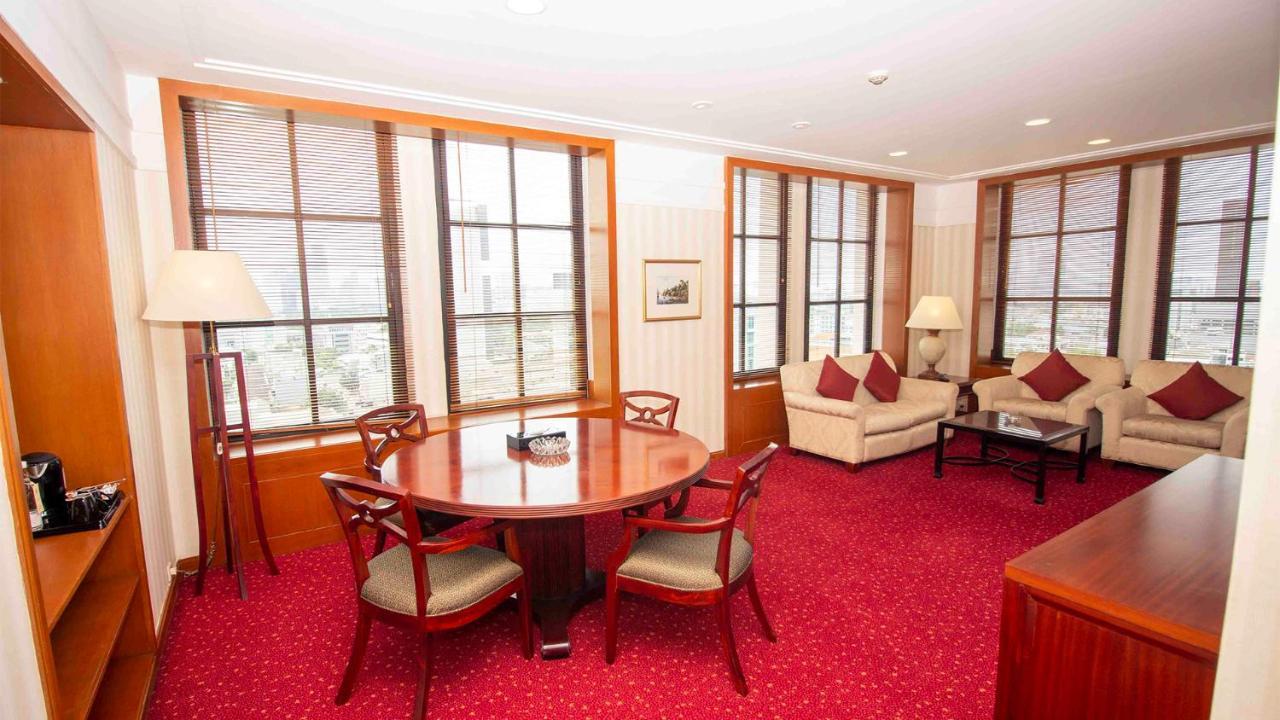 ג'קרטה Redtop Hotel & Convention Center מראה חיצוני תמונה