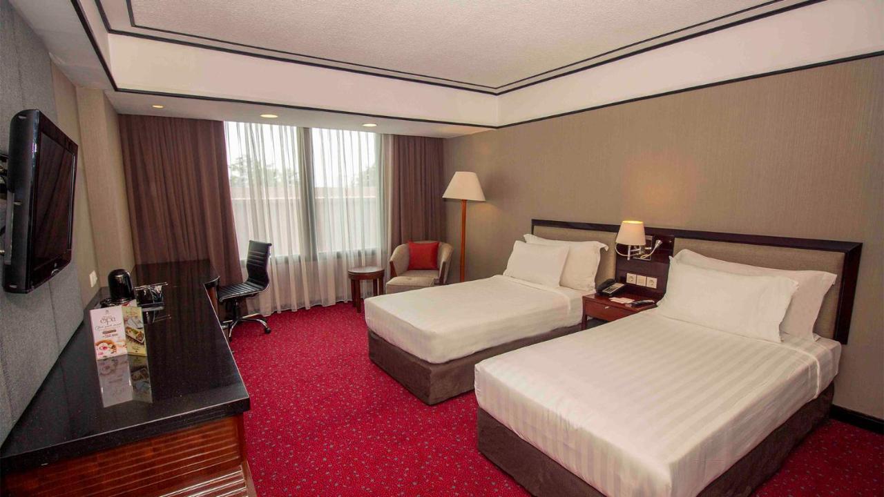 ג'קרטה Redtop Hotel & Convention Center מראה חיצוני תמונה