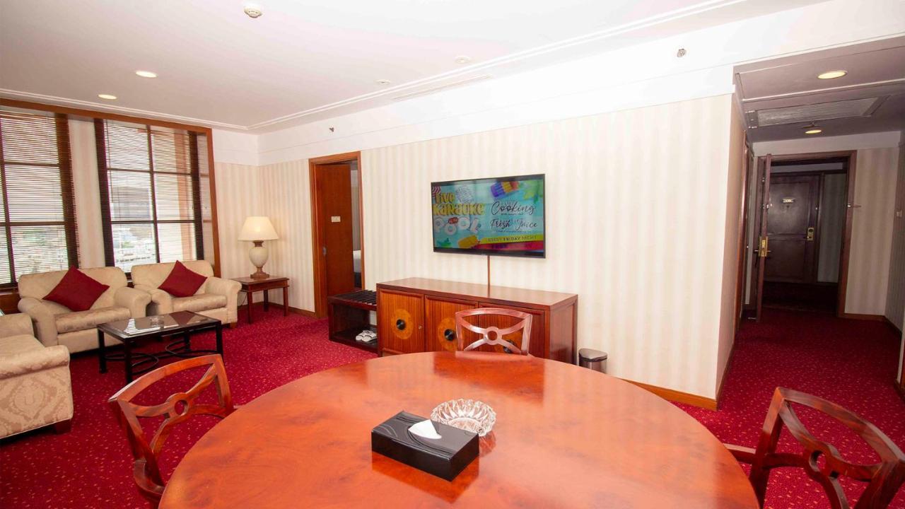 ג'קרטה Redtop Hotel & Convention Center מראה חיצוני תמונה
